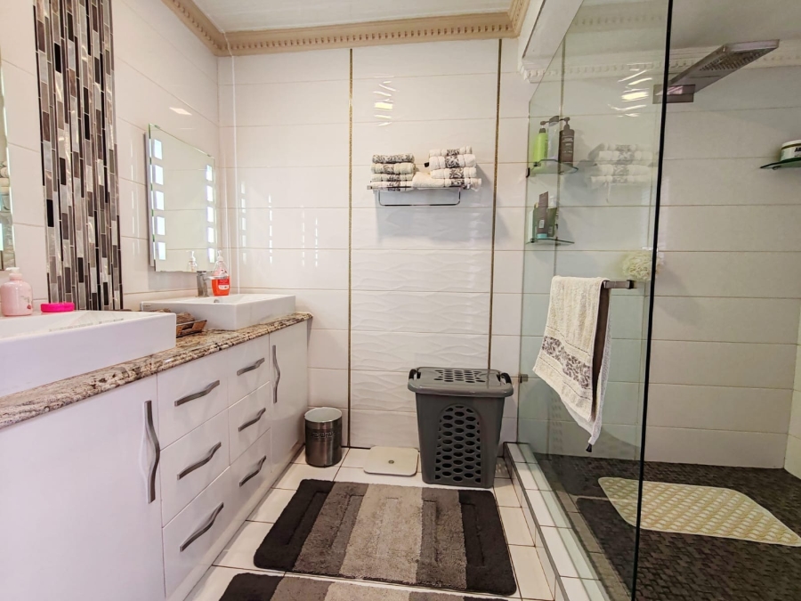 4 Bedroom Property for Sale in Van Der Hoff Park North West